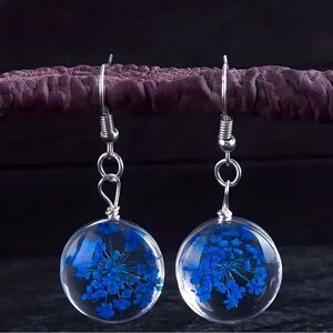 NWT DELICATE DRIED FLOWER DROP EARRINGS IN CORNFLOWER BLUE